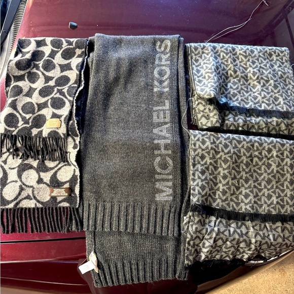 Set of 4 Michael Kors and Coach scarf - Picture 1 of 2